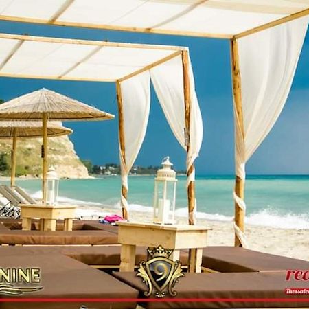 Room Nine 9 Beachfront Apartments Nea Kallikrateia ภายนอก รูปภาพ
