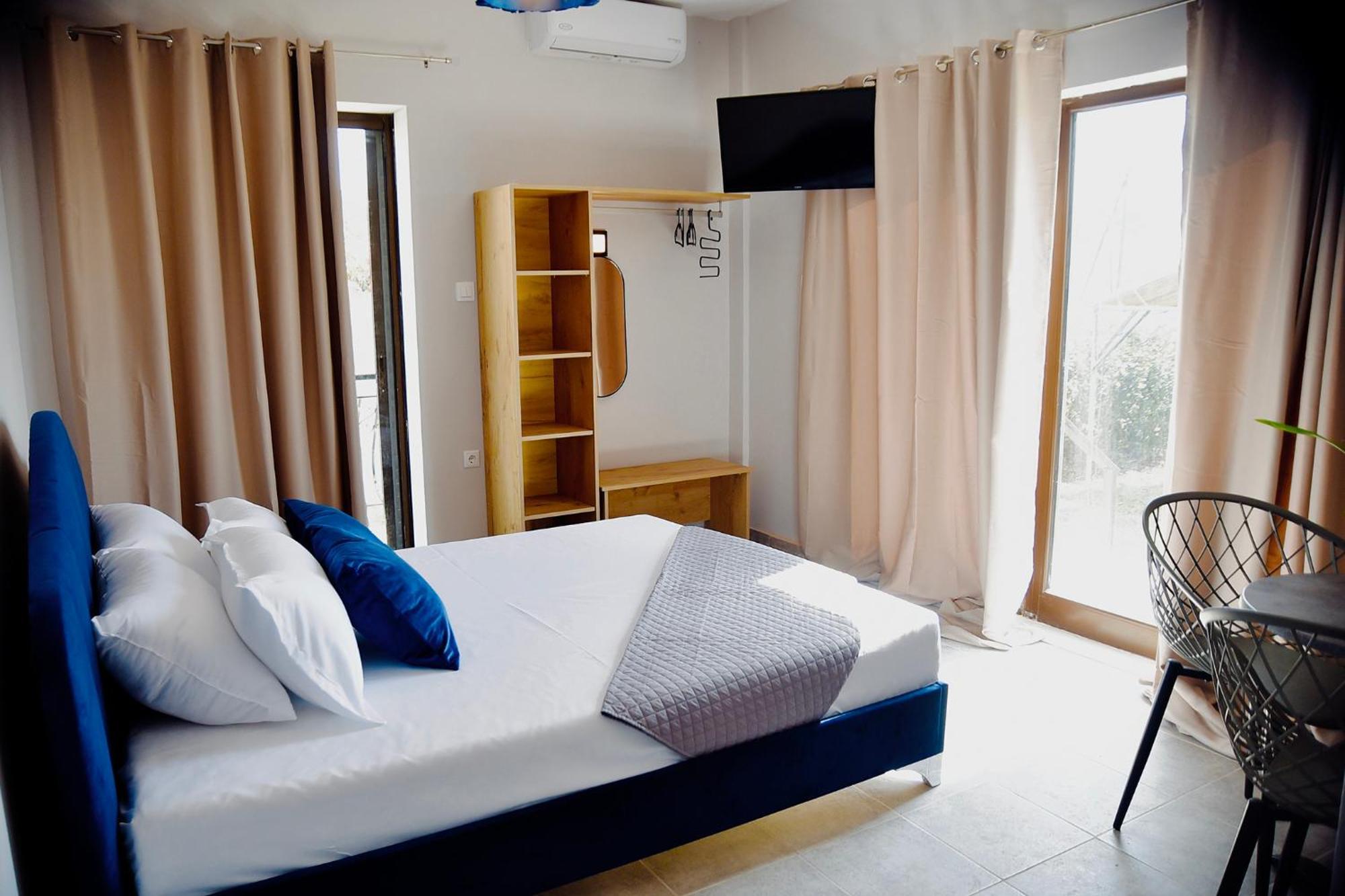 Room Nine 9 Beachfront Apartments Nea Kallikrateia ภายนอก รูปภาพ