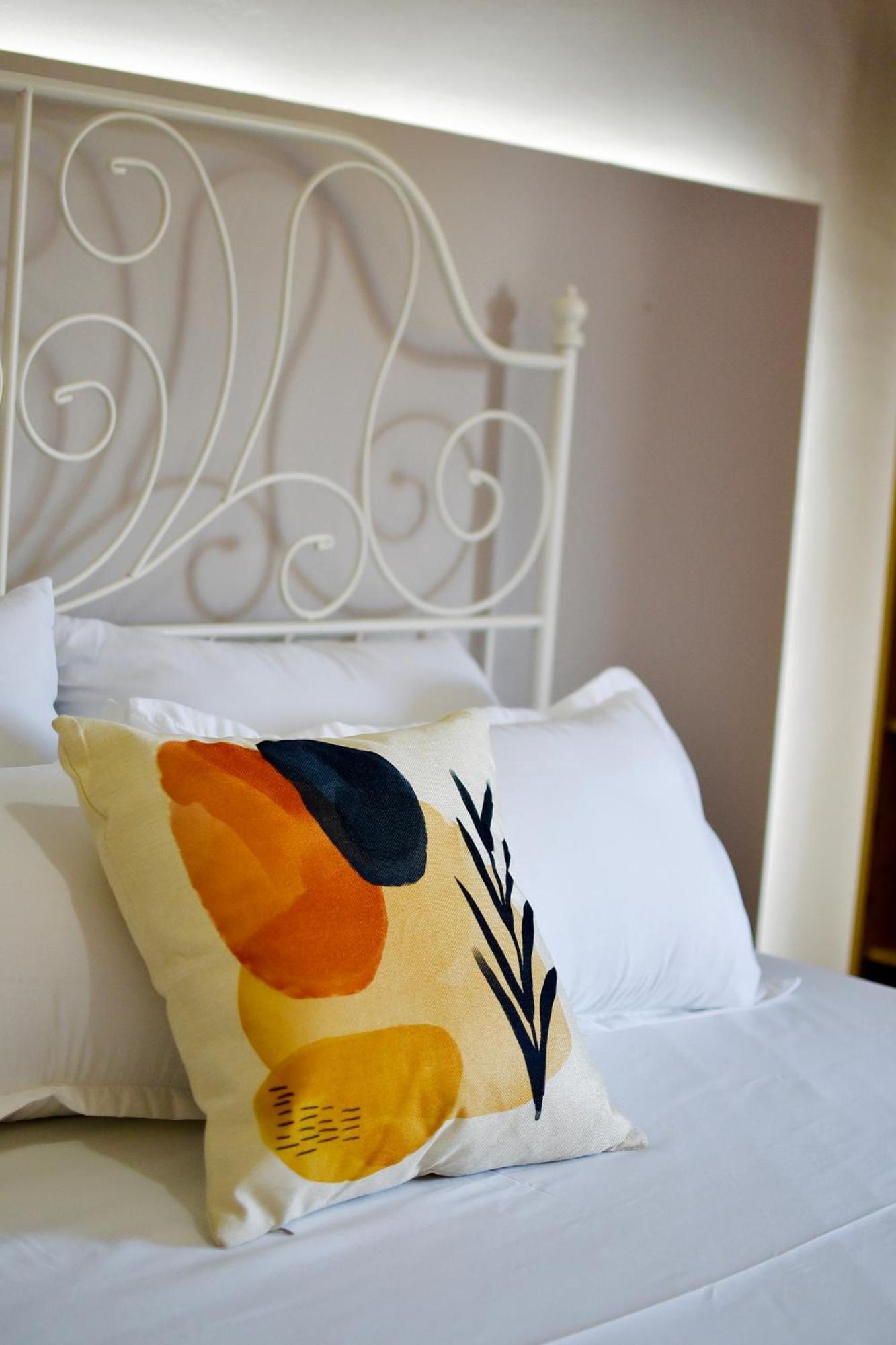 Room Nine 9 Beachfront Apartments Nea Kallikrateia ภายนอก รูปภาพ
