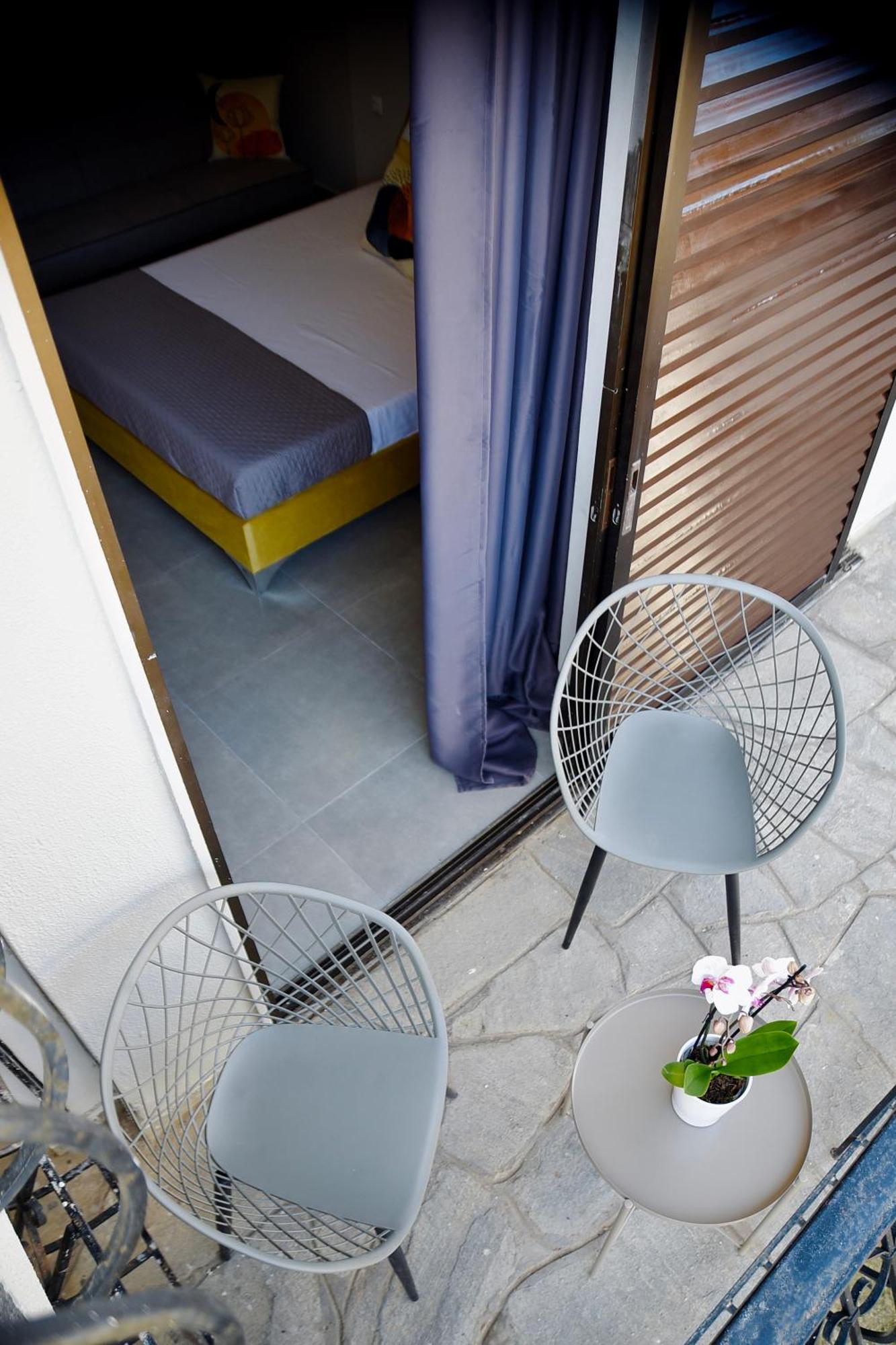 Room Nine 9 Beachfront Apartments Nea Kallikrateia ภายนอก รูปภาพ