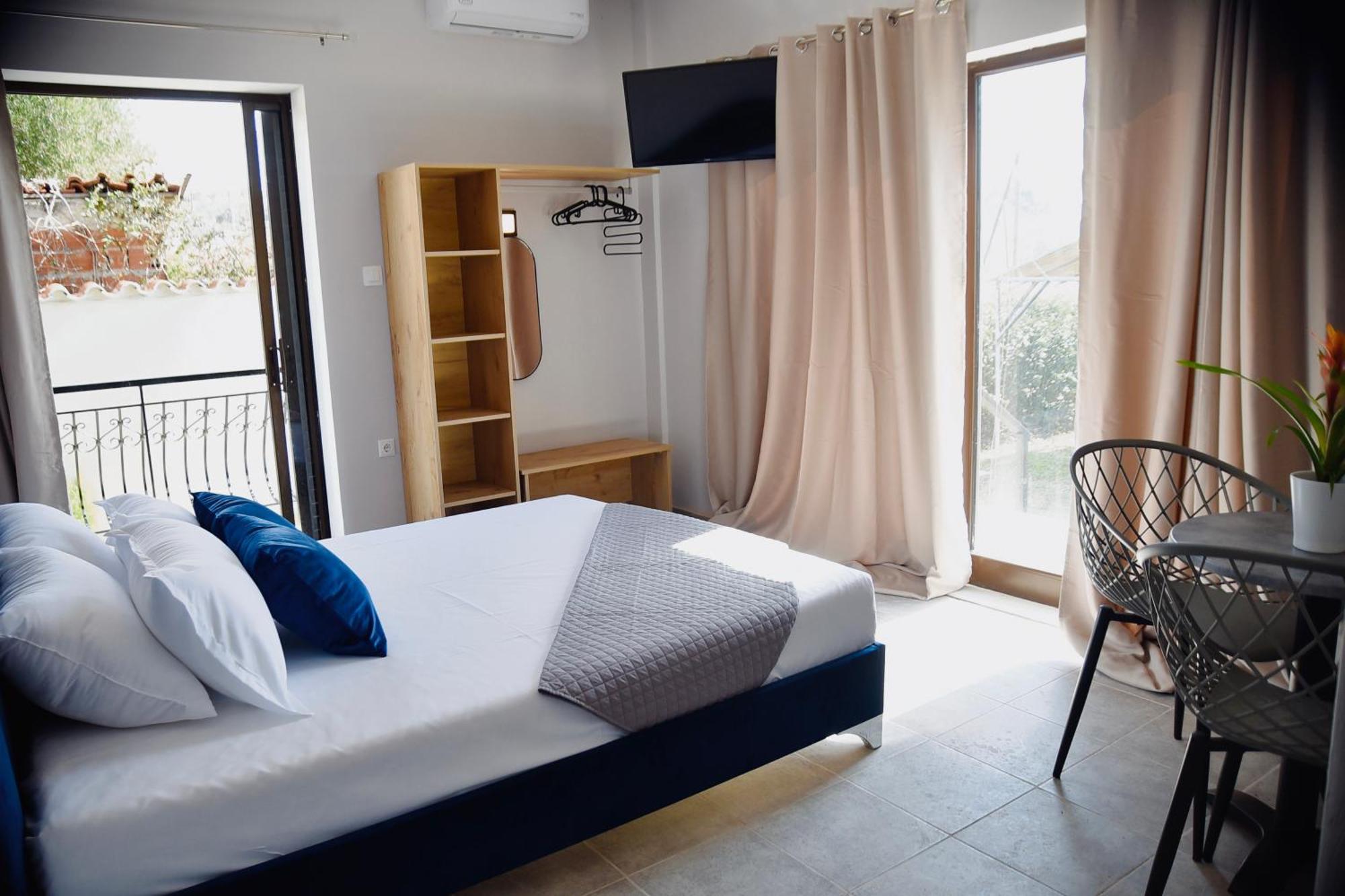 Room Nine 9 Beachfront Apartments Nea Kallikrateia ภายนอก รูปภาพ