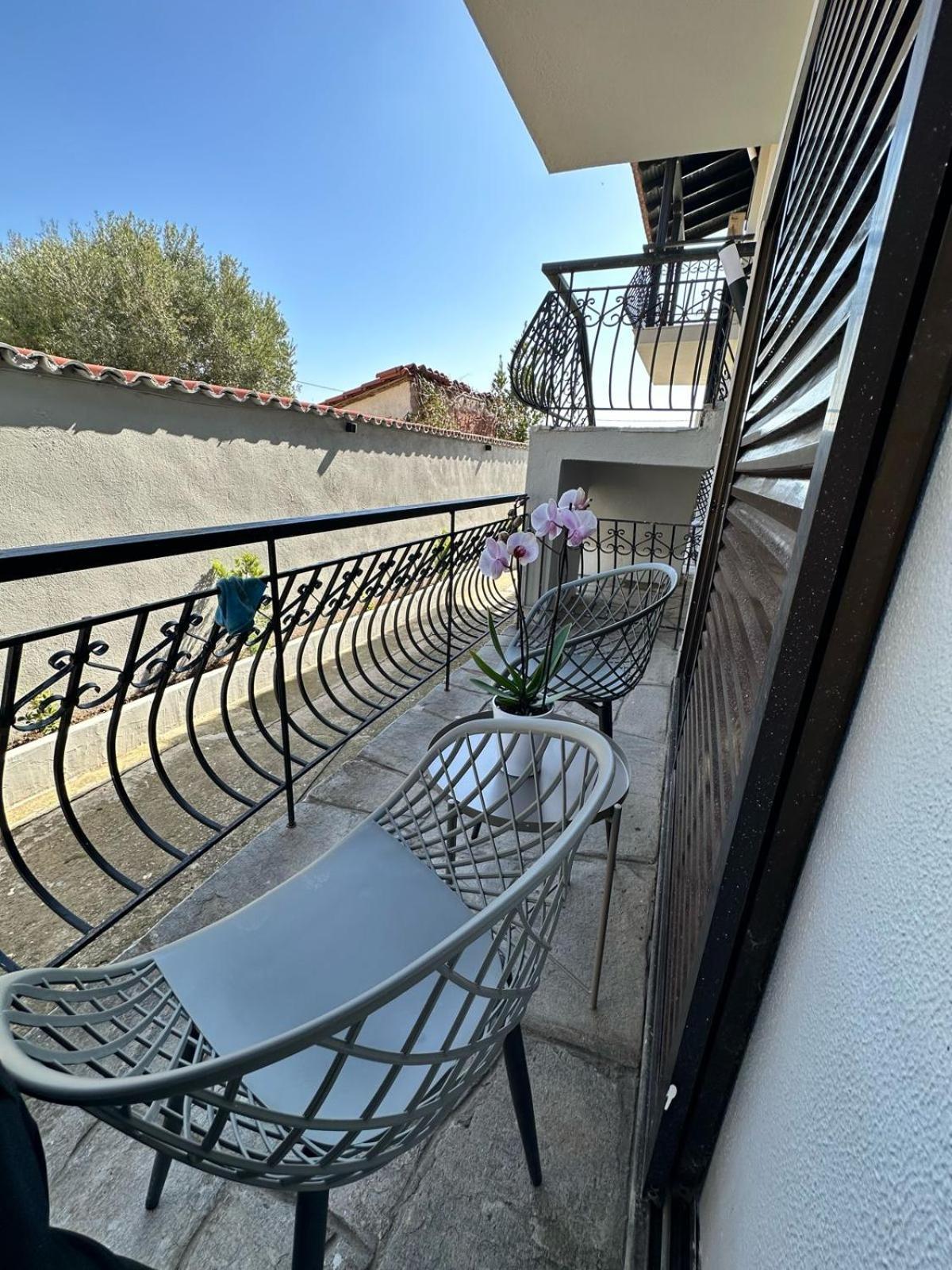 Room Nine 9 Beachfront Apartments Nea Kallikrateia ภายนอก รูปภาพ