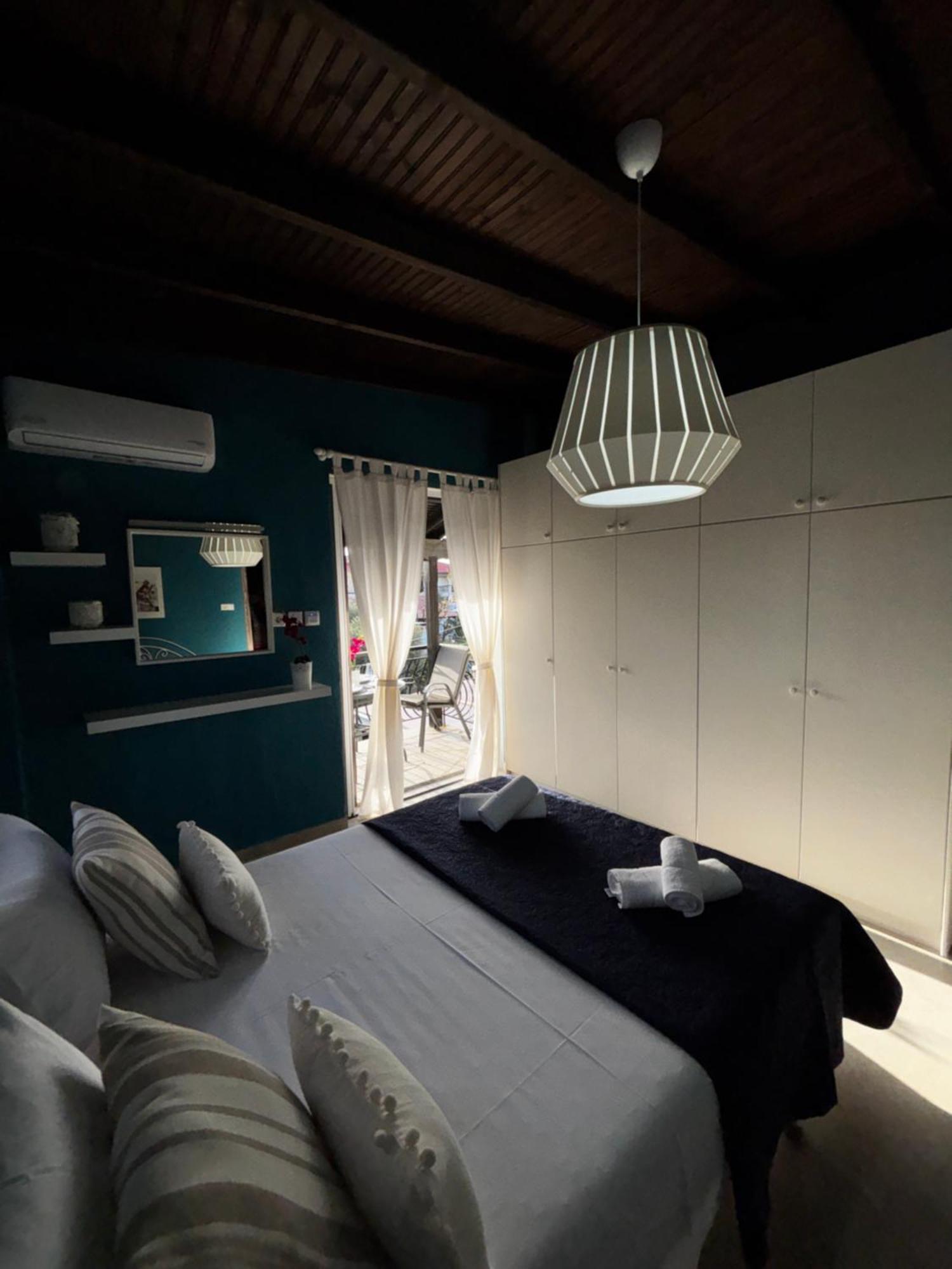 Room Nine 9 Beachfront Apartments Nea Kallikrateia ภายนอก รูปภาพ